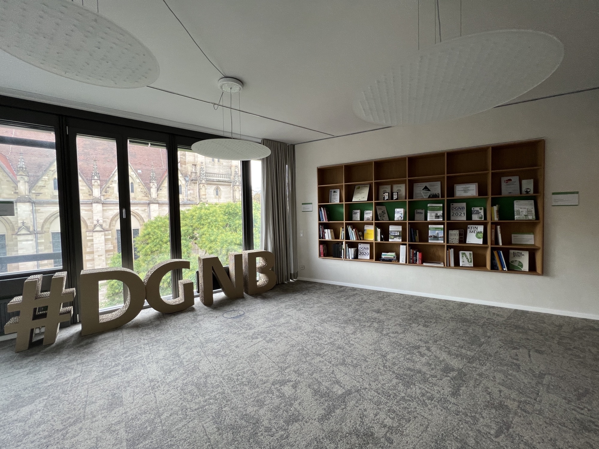 Der Living Showroom der DGNB mit viele interessanten Materialien und Ideen für Bürogebäude